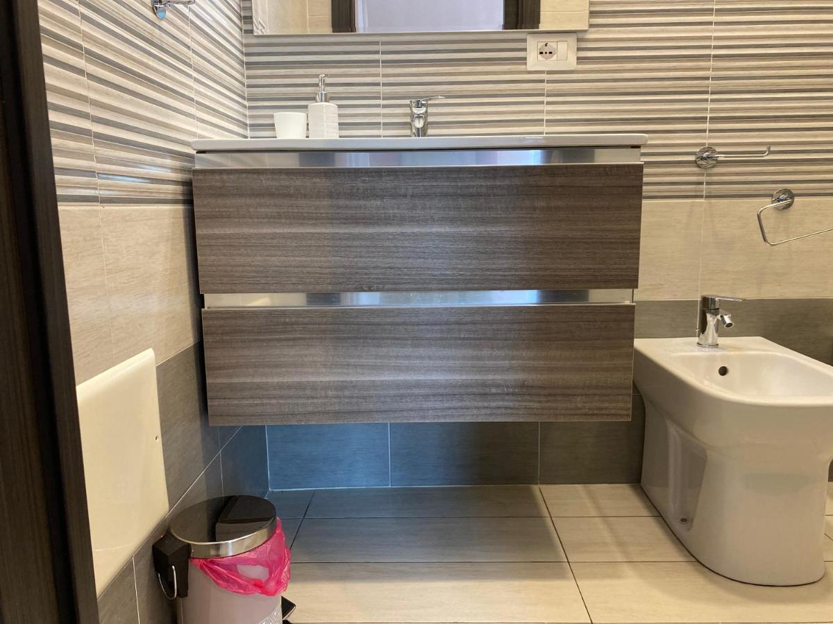 Ruma Guesthouse Napoli Bagian luar foto