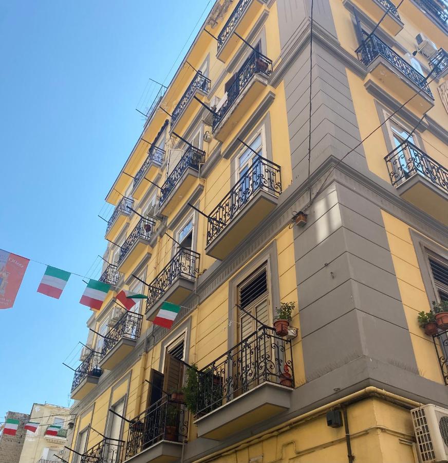 Ruma Guesthouse Napoli Bagian luar foto